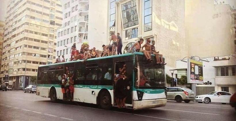 بعد فسخ عقد "مدينة بيس".. معاناة البيضاويين مع النقل لا تزال مستمرة 
