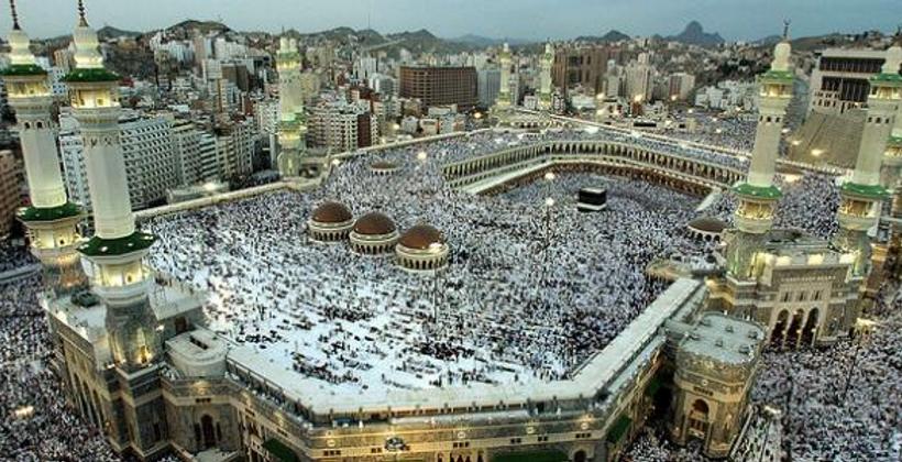 مكة المكرمة تستقبل نصف مليون شخص لأداء مناسك "الحج"