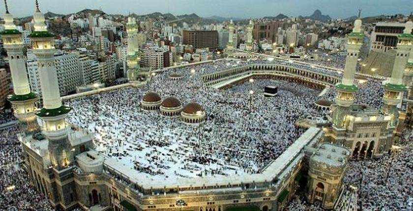 مكة المكرمة تستقبل نصف مليون شخص لأداء مناسك "الحج"