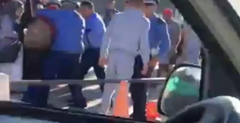توقيف جمركيين عنفوا مهربين