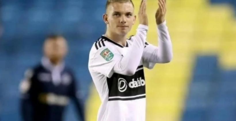 رسميا.. ليفربول يعلن تعاقده مع  أصغر لاعب بـ"البريمير ليغ"