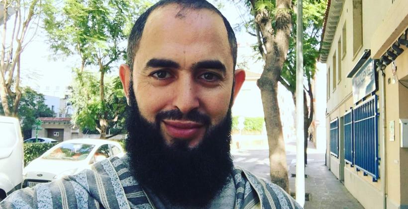 الداعية بن عبد السلام يرد على محرمي تطبيق "فايس أب" بطريقته الخاصة + صورة