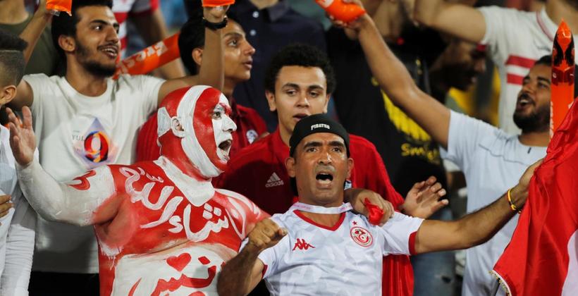 الحكومة التونسية تخصص طائرات خاصة لنقل جماهير المنتخب إلى أرض الكنانة وإعفاءها من "بطاقة محب"