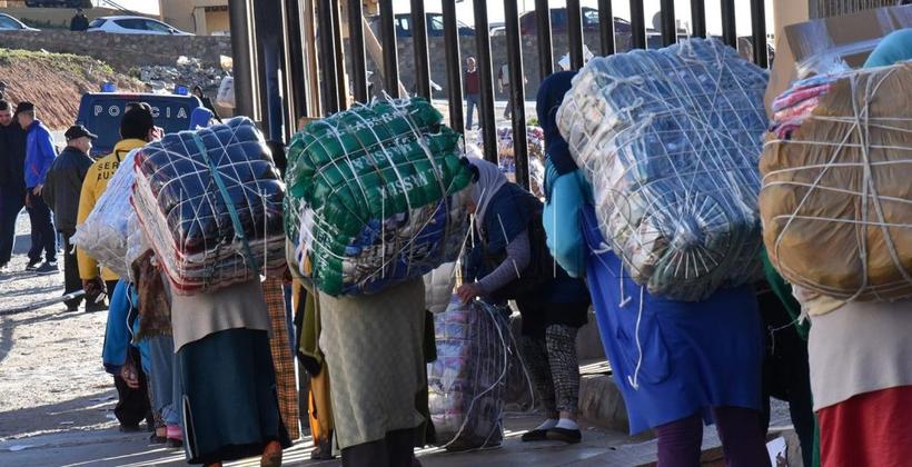 تفاصيل صادمة تكشف الجانب المظلم من التهريب المعيشي بمعبر سبتة