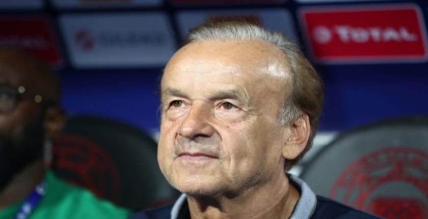 مدرب نيجيريا: "سيناريو جنوب إفريقيا تكرر معنا.. ومحرز حسم فوز الجزائر"