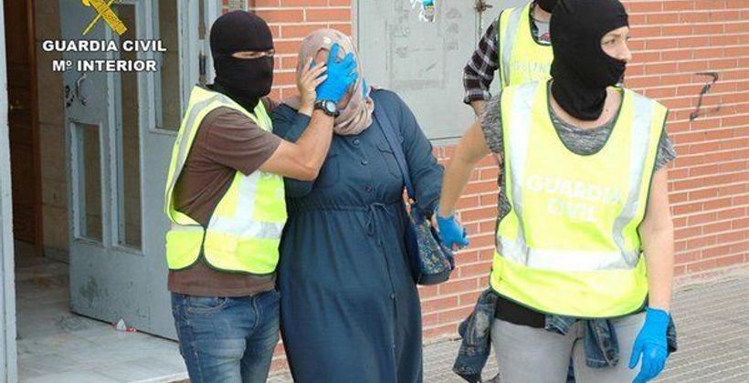 توقيف مغربية بإسبانيا مطلوبة من السلطات المغربية بتهمة النصب والاحتيال 