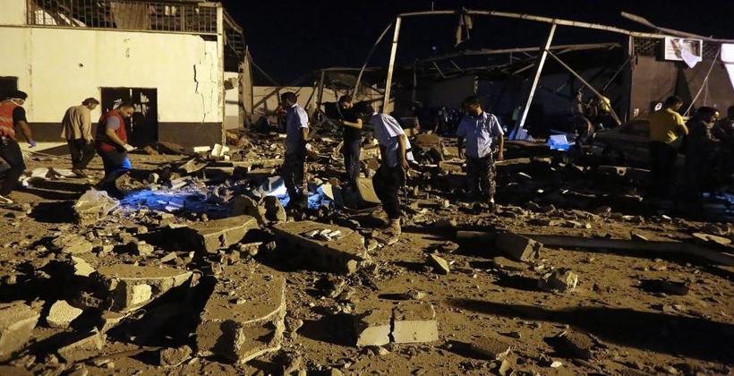 حصيلة جديدة للمغاربة المصابين في قصف مركز للهجرة غير النظامية بليبيا