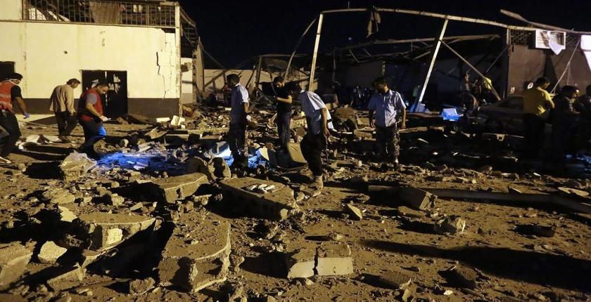 حصيلة جديدة للمغاربة المصابين في قصف مركز للهجرة غير النظامية بليبيا