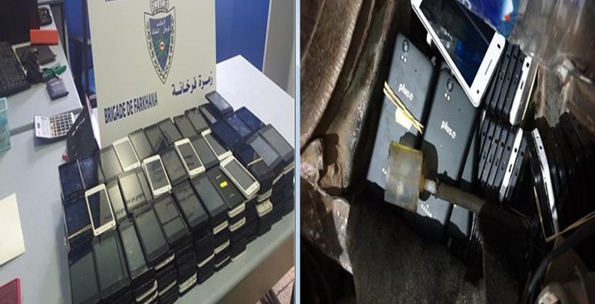 جمارك الناظور تضبط هواتف ذكية كان مخبأة بعناية فائقة داخل سيارة 