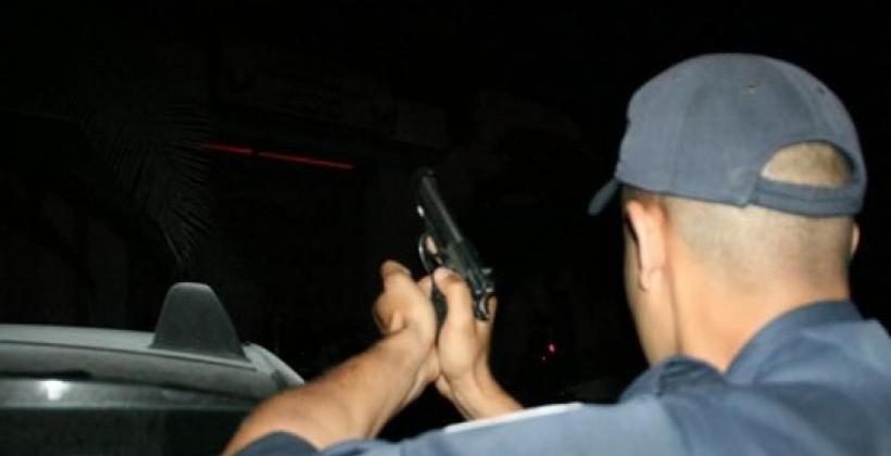 رجال الحموشي بفاس يشهرون أسلحتهم الوظيفية لتوقيف شخص هدد أمن المواطنين