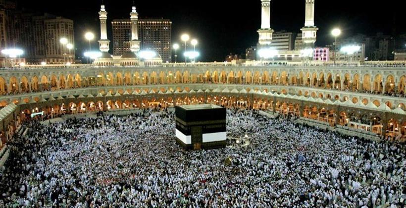 ضيوف الرحمان يؤدون طواف الإفاضة بالمسجد الحرام