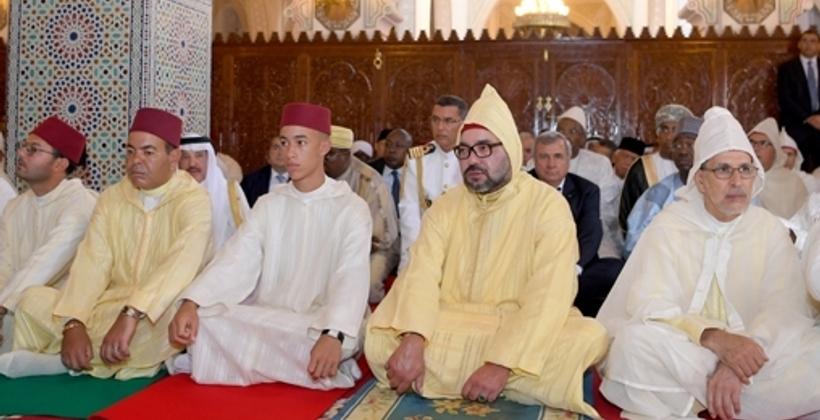 جلالة الملك يؤدي صلاة عيد الأضحى بمسجد الحسن الثاني بتطوان