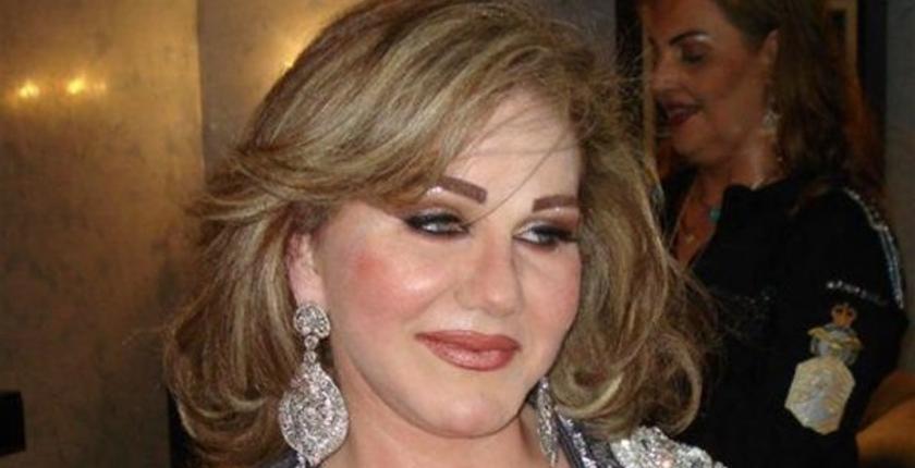 سبقتها أم كلثوم...ميادة الحناوي تسقط على خشبة المسرح 