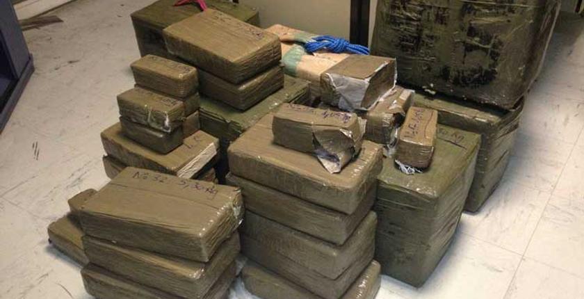 ميناء طنجة المتوسط.. توقيف مغربي حاول تهريب 840 كلغ من مخدر الشيرا 