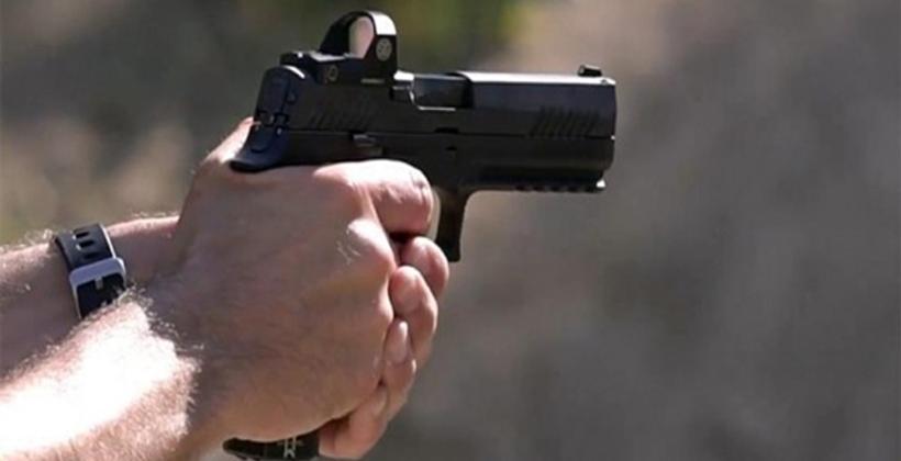 طنجة.. ضابط شرطة يشهر سلاحه الوظيفي لتوقيف "جانح" 