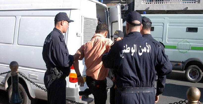 أمن البيضاء يعتقل معرقل مرور الناقلات وتعريض الأشخاص للسرقة
