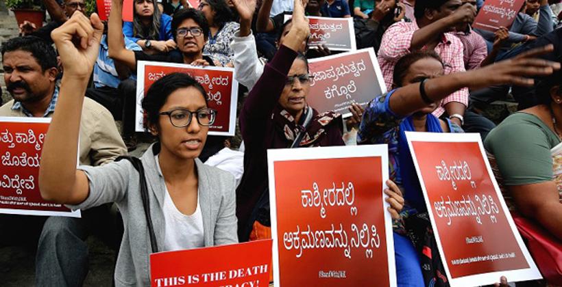 L’INDE RÉVOQUE L’AUTONOMIE DU CACHEMIRE