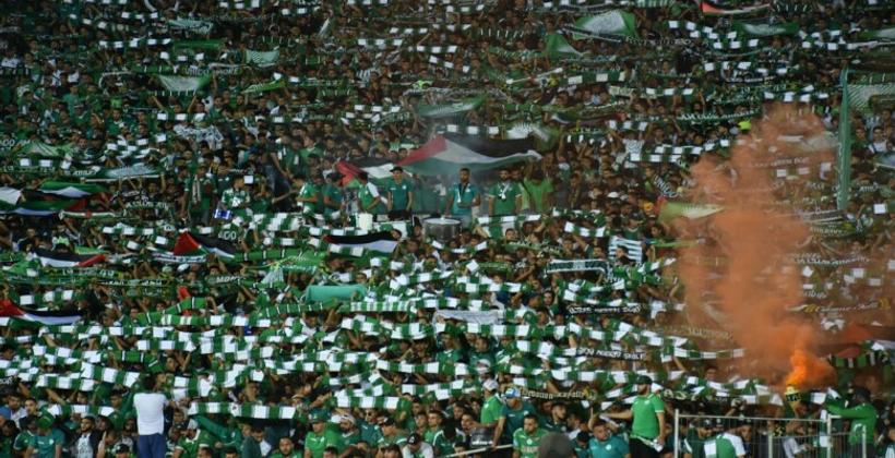 الرجاء البيضاوي يهزم هلال القدس الفلسطيني وجمهور "الخضرا" يوجه رسالة مثيرة لدولة فلسطين‎ + فيديو