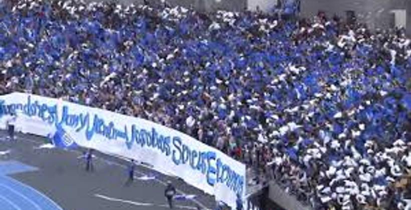 ألتراس اتحاد طنجة تبدع بأغنية جديدة عن الهجرة في ليلة لربع نهائي كأس العرش + فيديو
