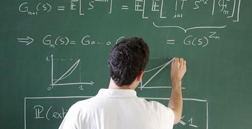 مدير المناهج بوزارة التربية يكشف هوية  الأشخاص الذين سيدرسون المواد العلمية باللغة الفرنسية 