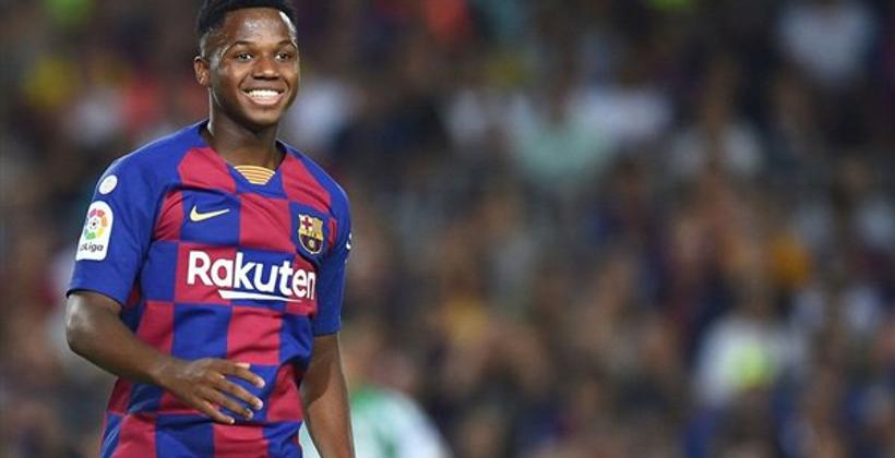 الساحر "أنسو فاتي" أصغر لاعب في تاريخ برشلونة يشارك في دوري أبطال أوروبا 