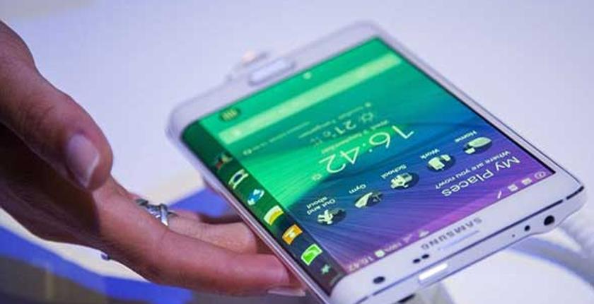 مشروع سري من "Samsung"... هاتف يتحول فجأة إلى "محارة"