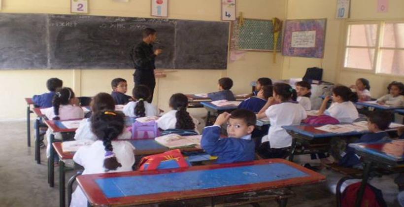 أستاذ يخلق الجدل بدعوته إلى منع الإختلاط في المدارس
