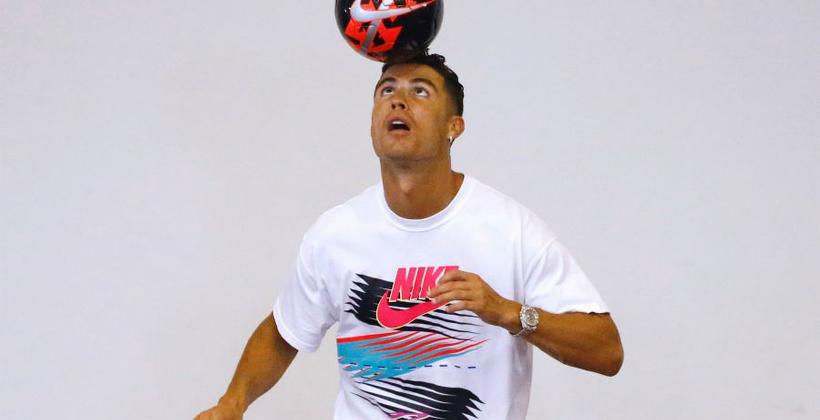 لمدة 10 سنوات.. رونالدو يوقع عقد مع شركة "Nike" بقيمة 16.2 مليون يورو