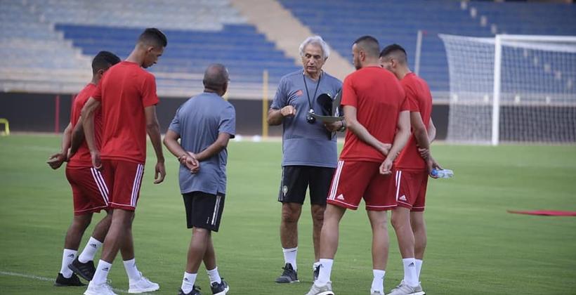 خليلوزيتش: "أحذر اللاعبين من الشيشا والسهر إلى وقت متأخر.. وأعد بالتغيير في المنتخب"