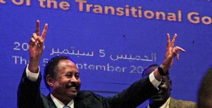 رئيس الوزراء السوداني يعلن تشكيلة الحكومة الانتقالية