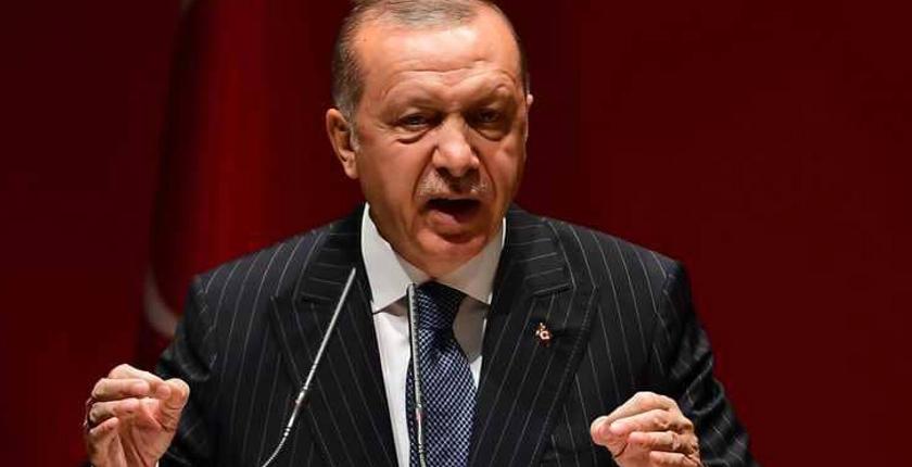 أردوغان يلوّح بفتح الحدود أمام اللاجئين نحو أوروبا