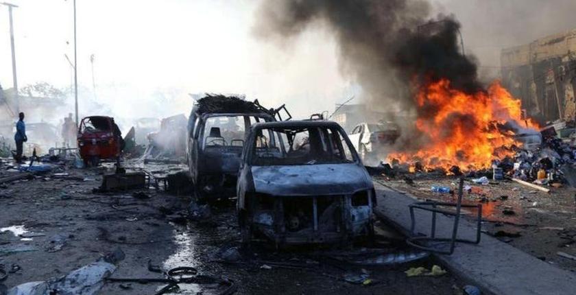 مقتل 50 شخصا في تفجير انتحاري بوسط مقديشيو