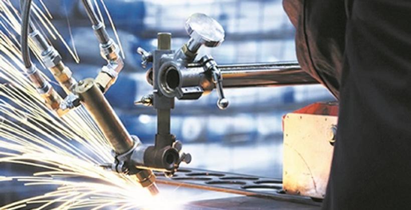 Industrie: production et ventes se hissent
