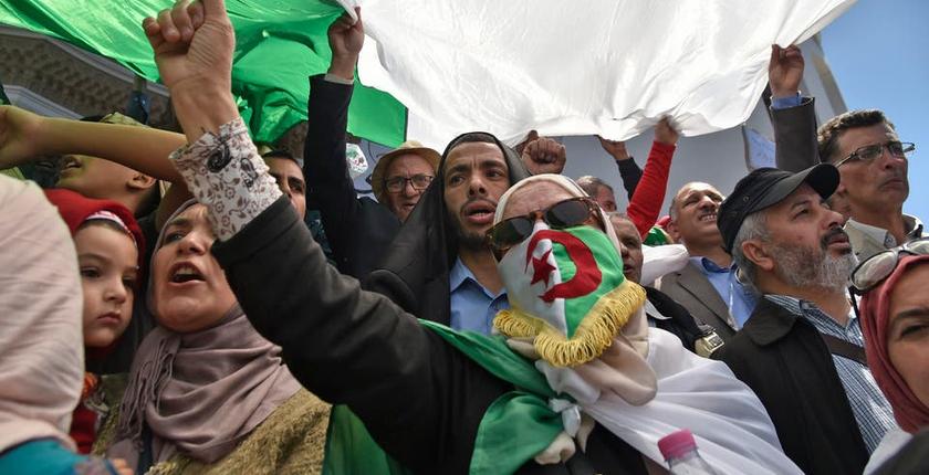احتجاجات في الجزائر ضد الرئيس الجديد