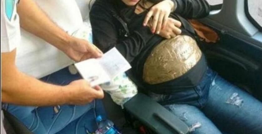  سيدة تحاول تهريب 4 كيلوغرامات من المخدرات في "بطنها"