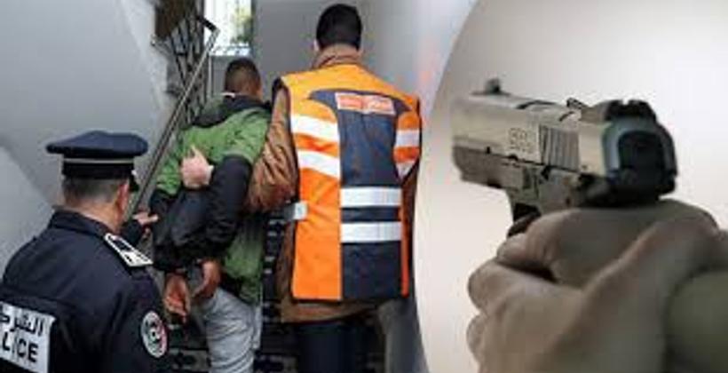 طنجة .. مفتش شرطة يضطر لإشهار سلاحه الوظيفي لتوقيف شخص عرض أمن وسلامة عناصر الشرطة للتهديد