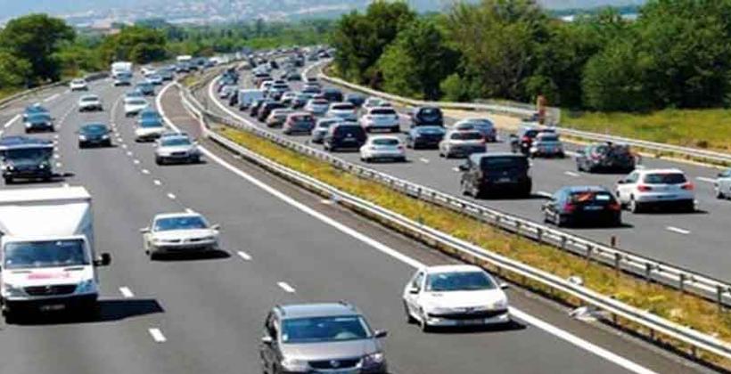 شركة الطرق السيارة تشرع في وضع ممر علوي للراجلين على مستوى النقطة الكيلومترية 62 للطريق السيار الرباط-وجدة