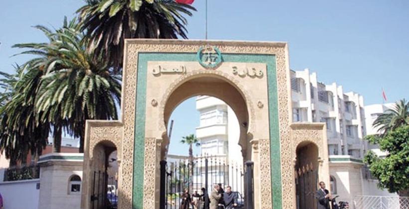 عقوبات تأديبية وإعفاءات تطال عشرات من مهنيي قطاع العدل