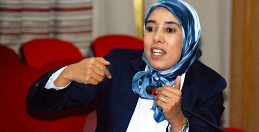 ماء العينين ترد على اتهامها بـ"التبرج" وارتداء مايو السباحة 