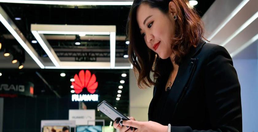 أزمة "Huawei" تعصف بسفير كندا في الصين