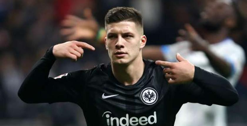 برشلونة يخطط لخطف هداف الدوري الألماني