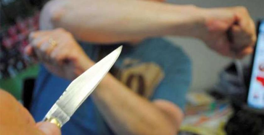تزامنا مع امتحانات الموحد.. طعن أستاذ أمام إعدادية بضواحي الجديدة
