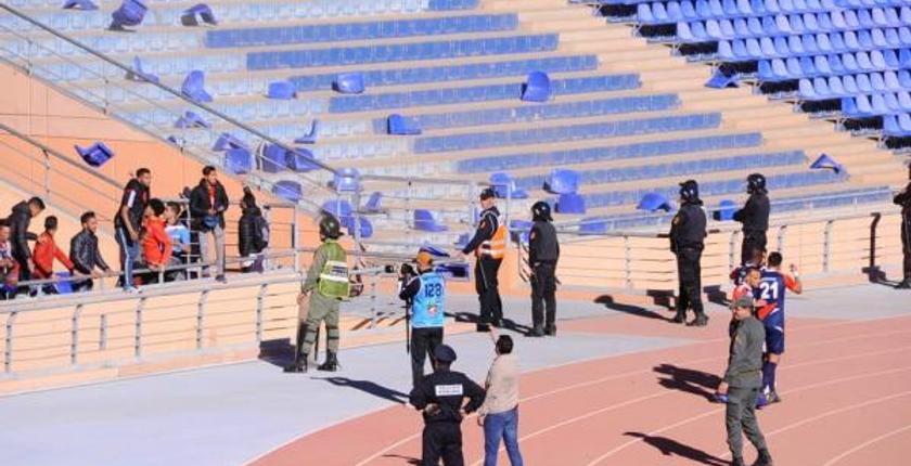 شغب الملاعب يعود من جديد.. وهذا ما وقع في مباراة الكوكب وآسفي
