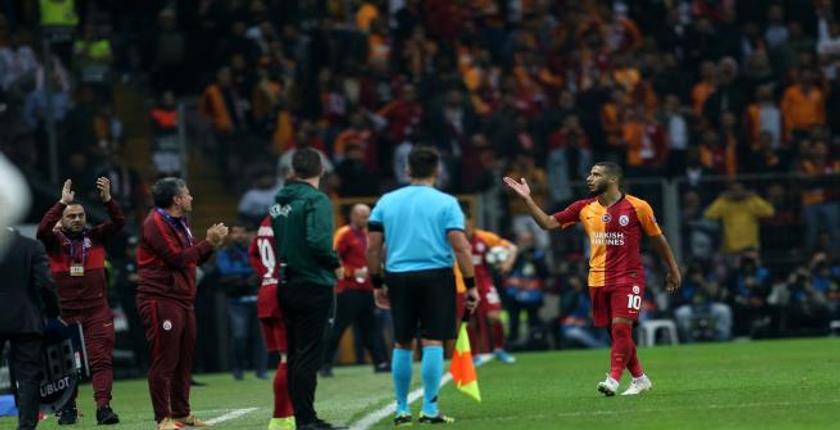 يونس بلهندة يثير أزمة مع جماهير غلطة سراي في دوري الأبطال