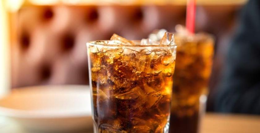 دراسة.. المشروبات الغازية أكبر خطر وراء تآكل الأسنان وفقدانها !