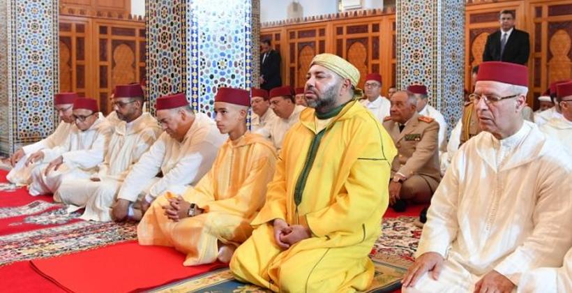 في حضرة جلالة الملك.. خطيب الجمعة يبرز أهمية النصيحة في المجتمع