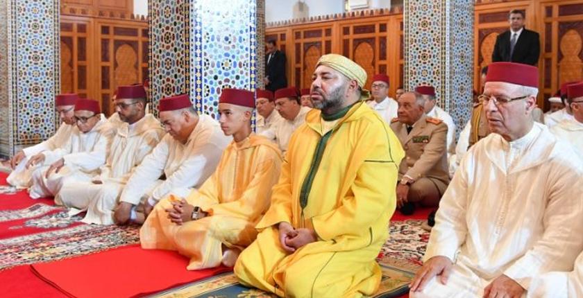 في حضرة جلالة الملك.. خطيب الجمعة يبرز أهمية النصيحة في المجتمع
