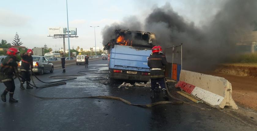 نجاة طلبة من "محرقة" بحافلة  تابعة لشركة النقل الحضري "مدينة بيس" 