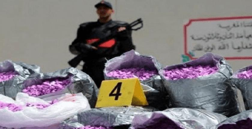 طنجة.. "الديستي" أشخاص متلبسين بحيازة أزيد من 8 آلاف قرص مخدر