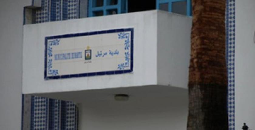 تفاصيل الصراع بين عمالة المضيق وبلدية مرتيل بسبب الأعلام الوطنية